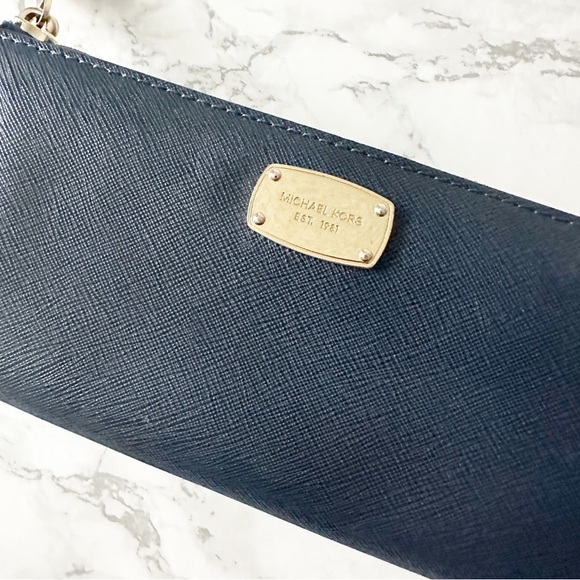 20. MICHAEL Michael Kors Navy Saffiano Leather L Zip Accordion Women’s Wallet - Picture 2 of 13